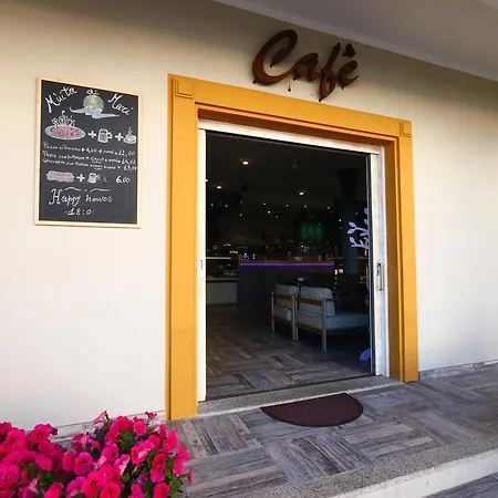 Muita Di Mari סנטה טרזה גאיורה